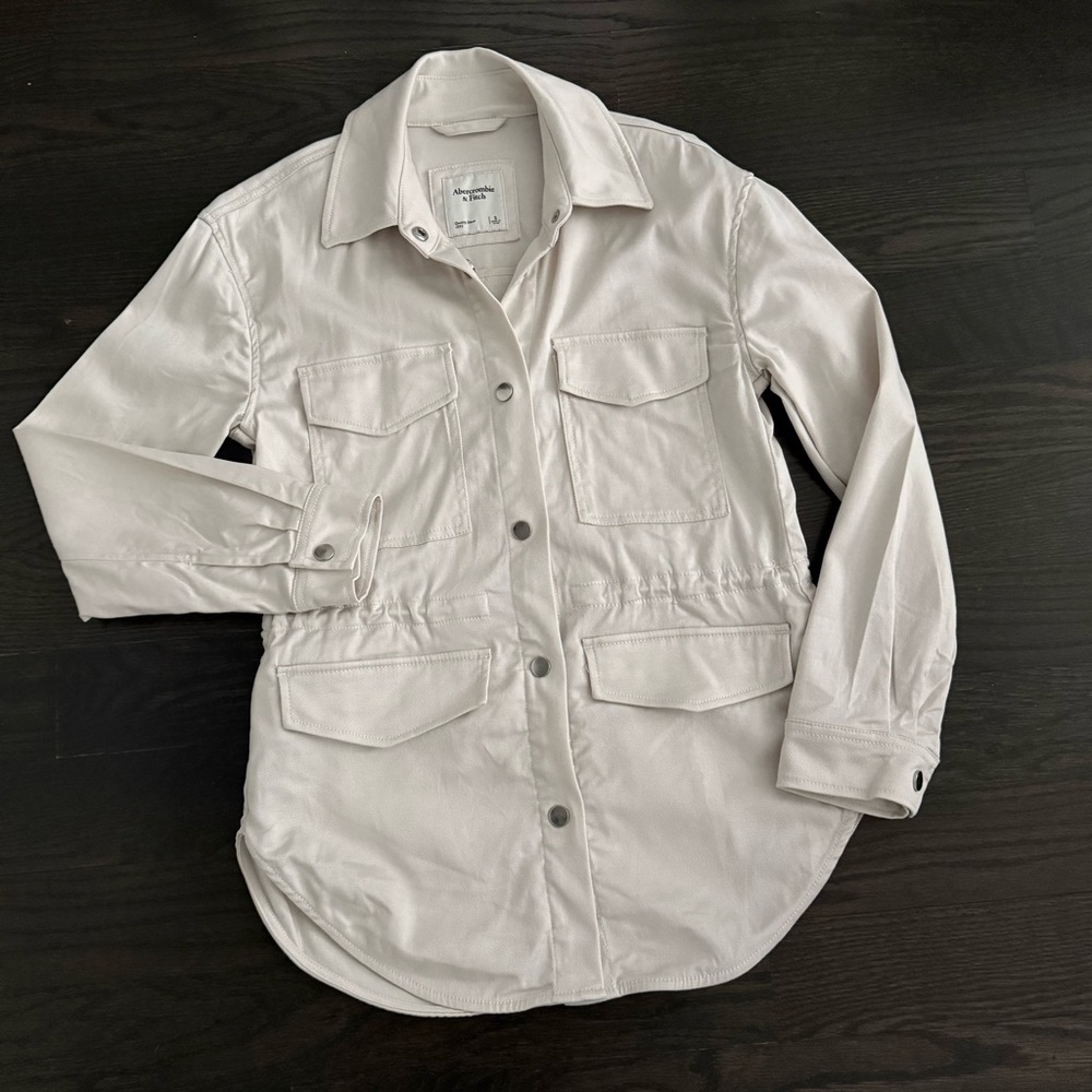 Abercrombie & Fitch Women's Cream Utility Jacket with Front Pockets